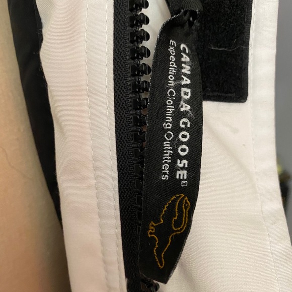 AUTHENTIC Canada Goose Expedition Parka - Picture 3 of 11